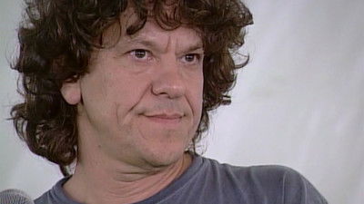 No hay quien pare la revuelta en los 90 poster