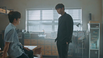 Han Su Wakes up from a Coma