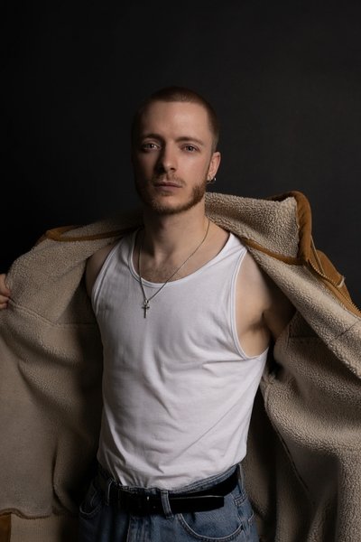 Photo de Bradley Salter dans Wicked