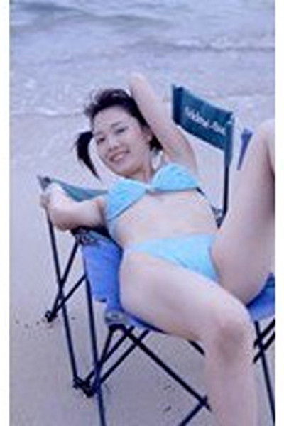 Pervert at the beach: Bikini thief