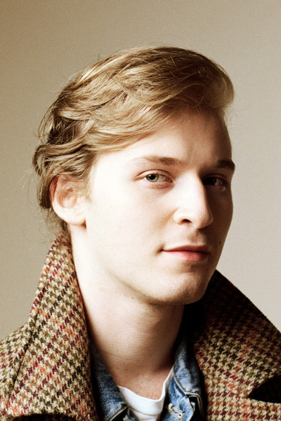 Fred Hechinger — aktyor