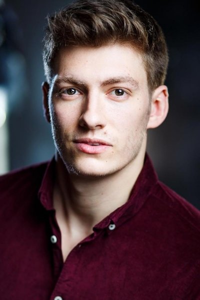 Photo de Joshua Wichard dans Les Misérables