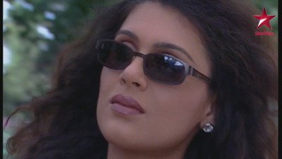 Aarti returns to India