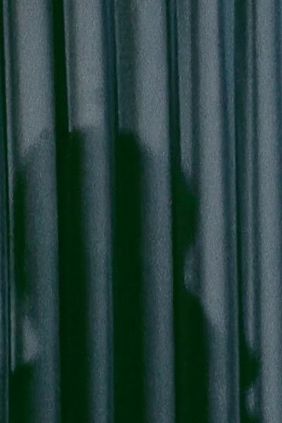 Poster do Filme Amid Flowers, Crowns, and Tears