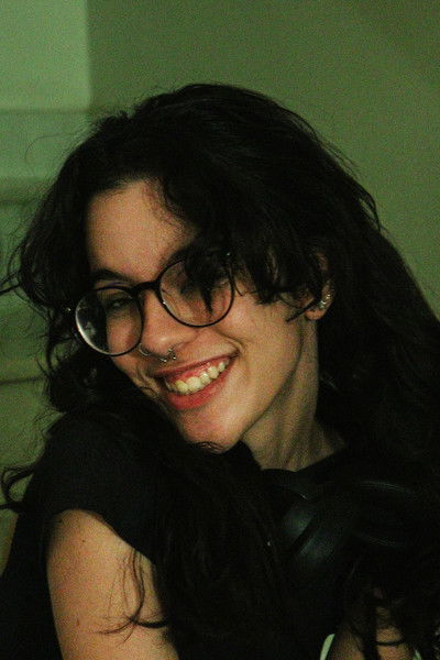 Imagem de Esther Ralil