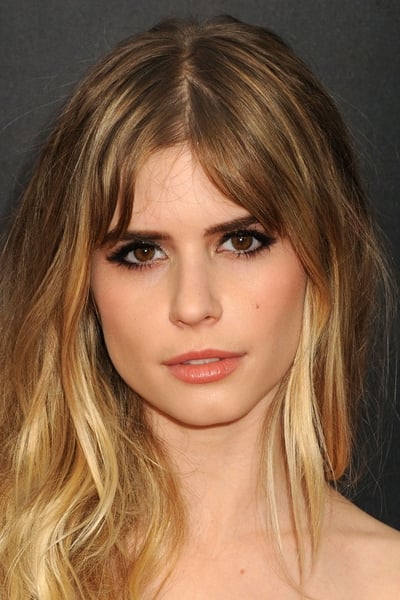 Portrait de Carlson Young