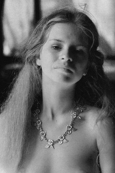 Tereza Enn Savoy yalangoch