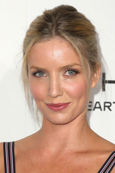 Annabelle Wallis — aktyor