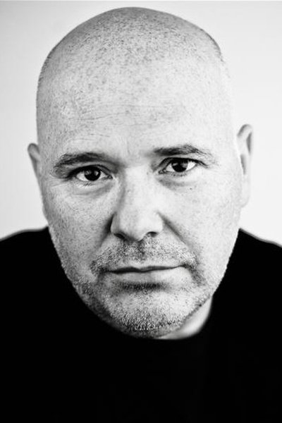 Photo de Nick Holder dans Les Misérables