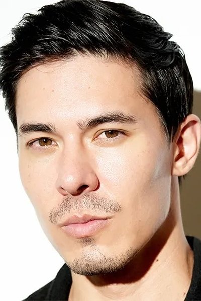 Photo de Lewis Tan dans Babylon