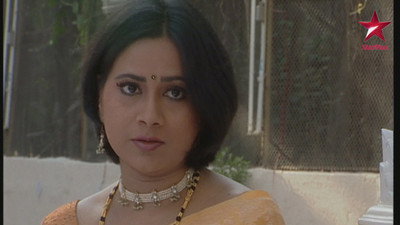 Savita Takes Mandira to Hospital