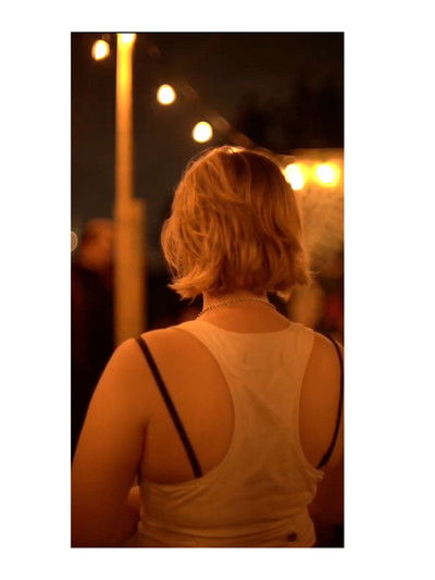 Poster do Filme A Pretty Girl Never Lights Her Own Cigarette