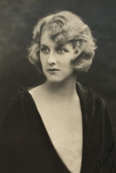 Photo de Dagmar Oakland dans Vous ne l'emporterez pas avec vous