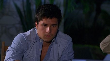 Invitado no deseado (2015) - Episode 104 poster and promotional image