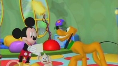 Pluto als Hunde Babysitter