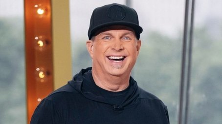 Garth Brooks, Kenan Thompson (2022) - Episode 1 poster and promotional image