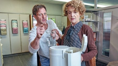 Wusste gar nicht, dass Sie so’ne Dramaqueen sind (2017) - Episode 11 poster and promotional image