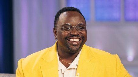 Brian Tyree Henry, Lana Condor, Cole Sprouse, Lisa Ann Walter, Jake Scott (2022) - Episode 123 poster and promotional image