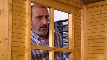 Un usufructo, un striptease y una visita al moroso (2007) - Episode 11 poster and promotional image