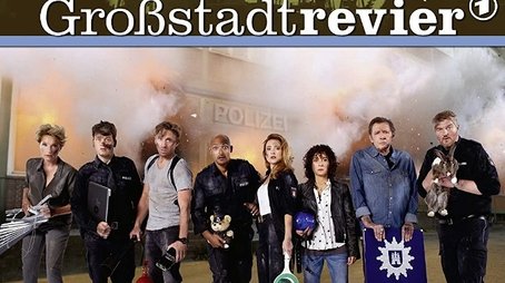 Season 32 (2018) - Season 32 poster and promotional image