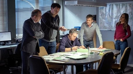 Keiner von uns (2022) - Episode 1 poster and promotional image