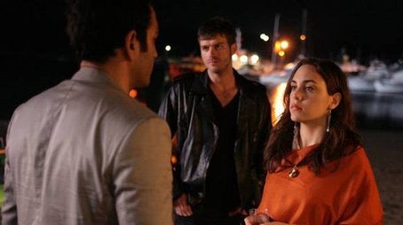 Kuzey, Cemre'ye özel bir hediye veriyor (2012) - Episode 36 poster and promotional image
