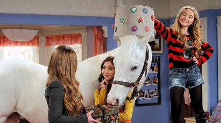 Girl Meets Friendship (2014) - Episode 14 poster and promotional image