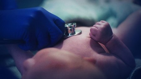 Midwives under Pressure (2024) - Episode 4 poster and promotional image