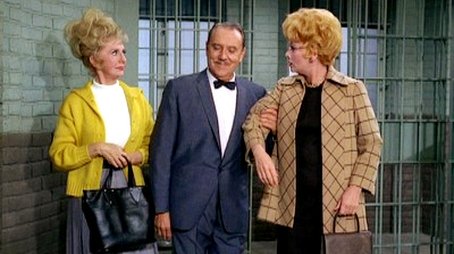 Lucy and the Stolen Stole (1968) - Episode 19 poster and promotional image