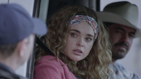 Nuevos negocios (2025) - Episode 42 poster and promotional image