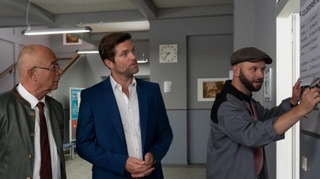 Ein Date auf Umwegen (2023) - Episode 16 poster and promotional image