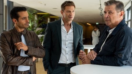 Schöne Bekanntschaften (2025) - Episode 21 poster and promotional image