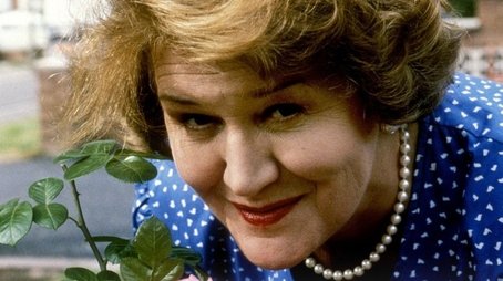 Keeping Up Appearances (1990) poster