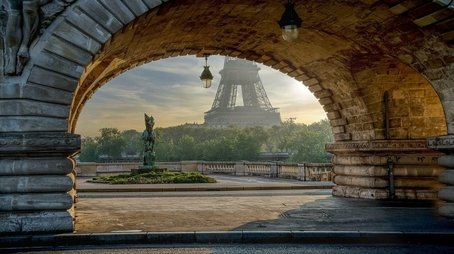 Le meraviglie e i segreti di Parigi (2012) - Episode 12 poster and promotional image