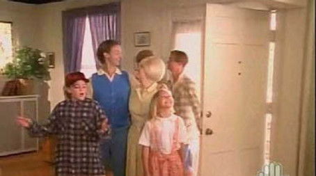 35 Hours (1995) - Episode 1 poster and promotional image