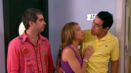 Sobornos, detenciones y un matrimonio de conveniencia (2007) - Episode 13 poster and promotional image