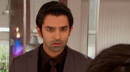 Arnav and Khushi at work (2011) - Episode 19 poster and promotional image