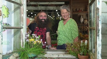 Episode 33 Spring: Pretty perennials & awesome orchids (2024) - Episode 33 poster and promotional image