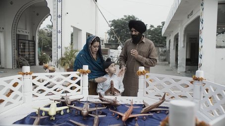 London Aaye? (2023) - Episode 1 poster and promotional image