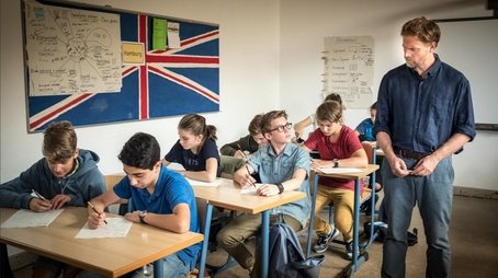 Schlimmer geht immer (2017) - Episode 5 poster and promotional image