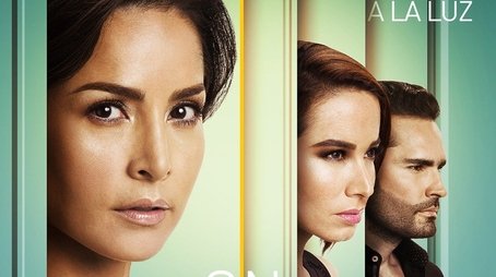 Sin senos sí hay paraíso (2016) poster