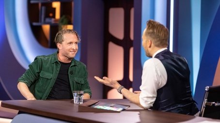 Busy Schiphol | Peter Pannekoek (2022) - Episode 37 poster and promotional image