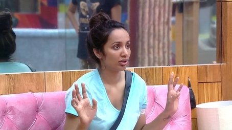 Day 29: Bigg Boss Unmasks the Contestants (2018) - Episode 30 poster and promotional image