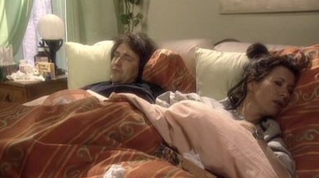 Chez le photographe - Au chalet 2 - Au lit 11 (1999) - Episode 17 poster and promotional image