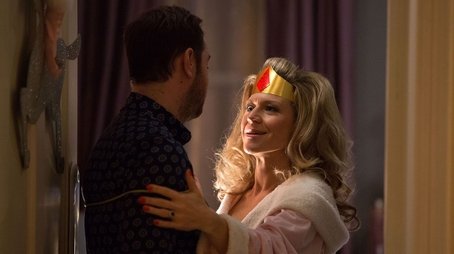 28/12/2015 (2015) - Episode 208 poster and promotional image