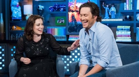 Oliver Hudson; Rachel Bloom (2018) - Episode 84 poster and promotional image