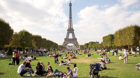 Paris (2015) - Episode 2 poster and promotional image