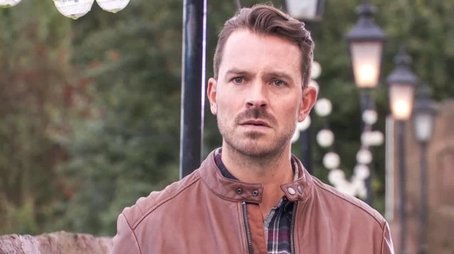 #Hollyoaksmas (2021) - Episode 253 poster and promotional image
