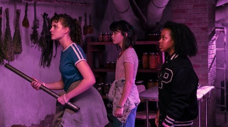 Paper Girls17