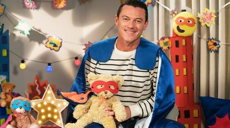 Luke Evans - Even Superheroes Make Mistakes (2019) - Episode 707 poster and promotional image